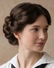 Acconciatura con uno chignon intrecciato