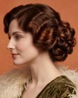 Capelli ramati degli anni 1910 con onde
