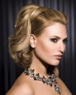 Acconciatura raccolta che fa apparire i capelli pi� corti