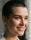 Taglio buzz cut femminile