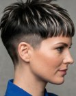 Taglio di capelli con una sezione rasata