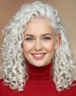 Capelli bianchi lunghi e ricci