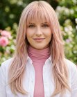 Capelli biondi con sfumature rosa