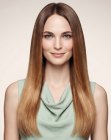 Capelli lisci con riga in mezzo