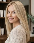 Capelli lunghi quasi a met� schiena