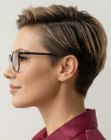 Capelli corti e occhiali