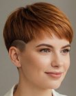 Acconciatura corta e femminile