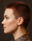 Taglio buzz cut per donna