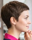 Taglio corto classico per donna