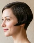 Taglio di capelli molto corto anni Venti